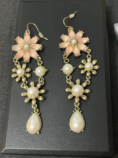 Many Earrings Deals Deals Deals!!! 100 Earrings🥰