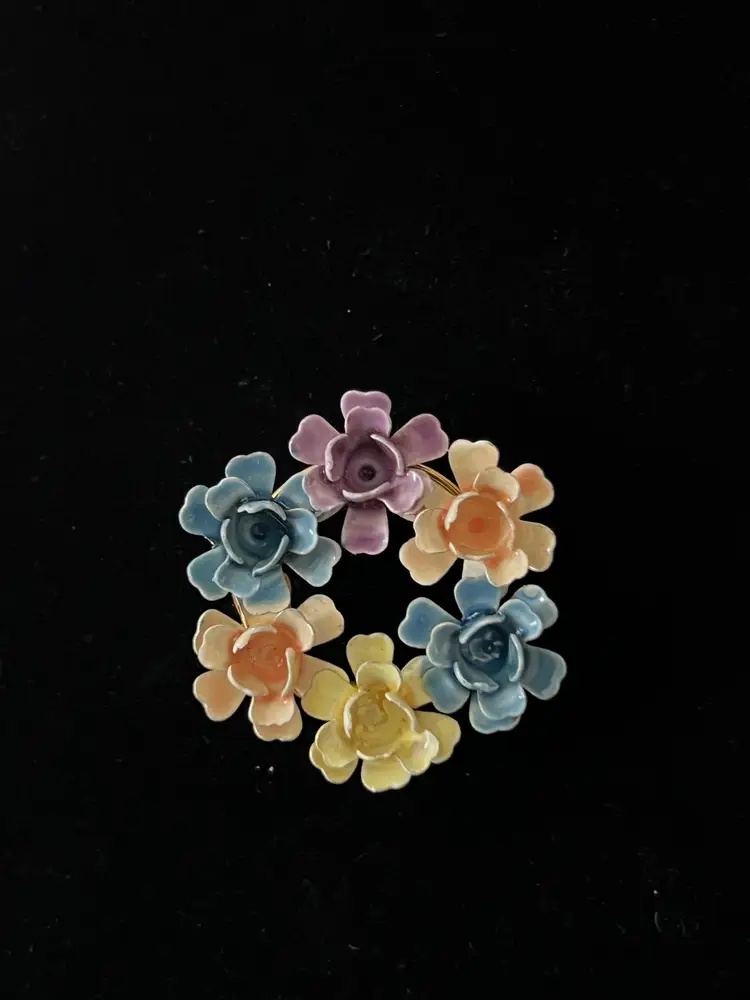 Vintage Sandor Signed Floral Brooch. Enameled Flower Wreath. Rare Retro Pretty