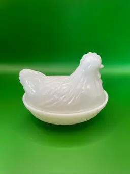 Vintage Hazel Atlas White Milk Glass  Chicken /Hen On Nest Dish 4.5"