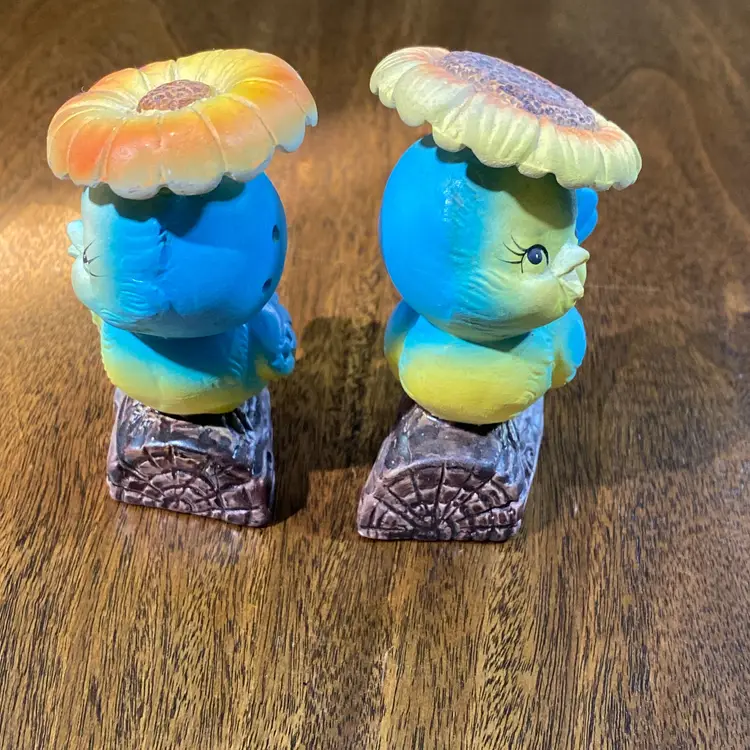 Vintage Bluebirds W/Sunflower Hats Salt And Pepper Shakers