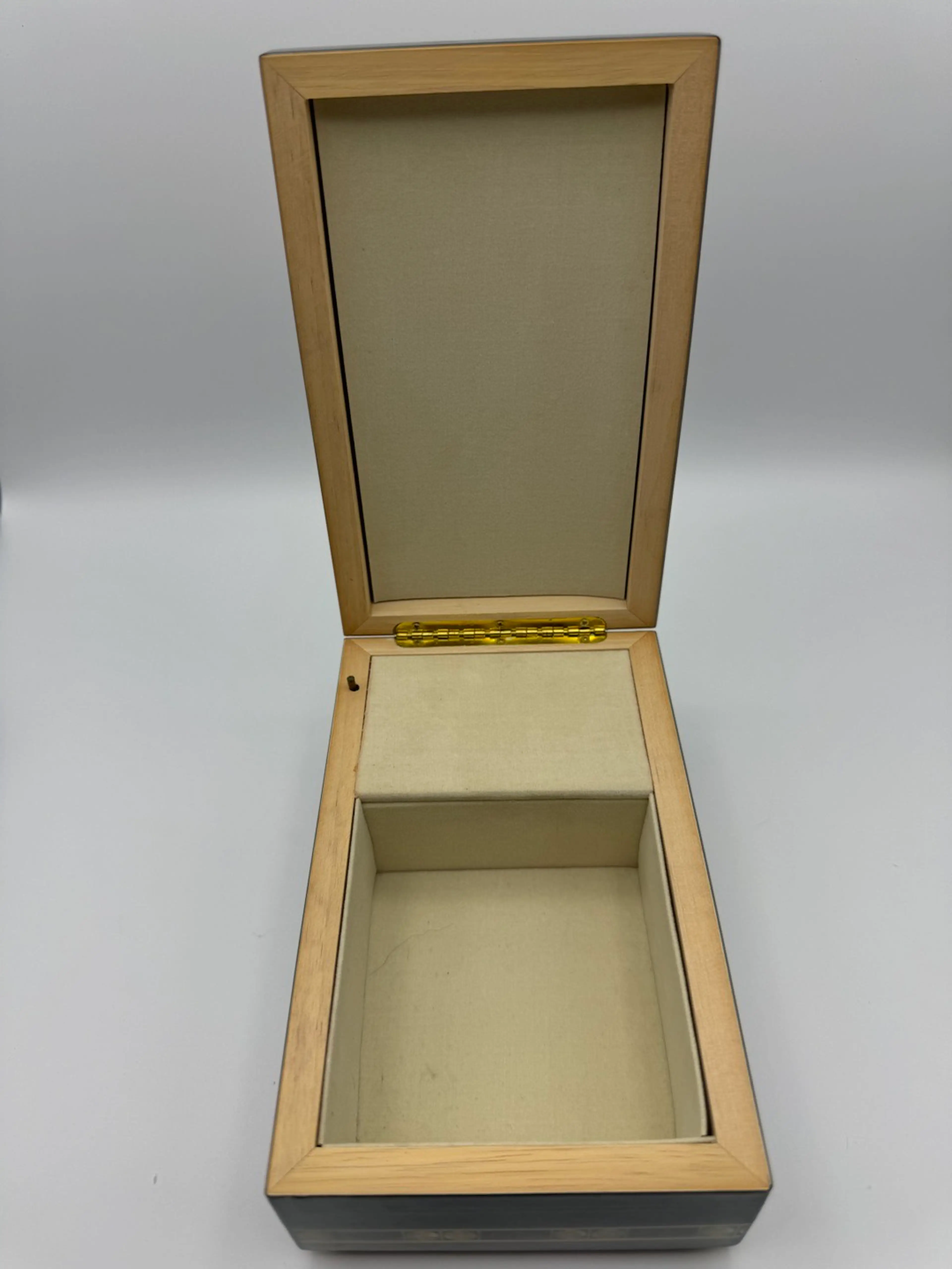 Image 3 of 8