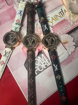 1x Elegant Women's Watch - White, Brown, or Black