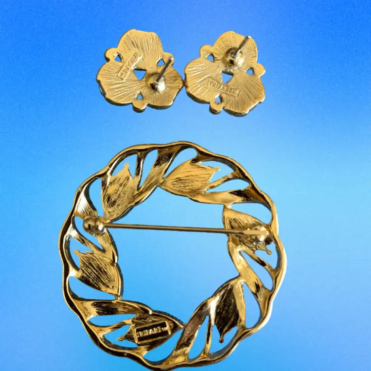 Vintage Trifari Wreath Shape Brooch With Matching Pierced Earrings