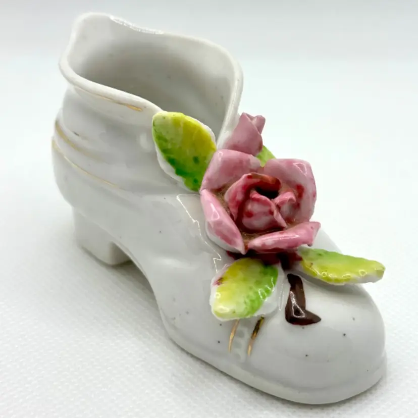 Vintage Victorian Lady’s Shoe, Applied Pink Roses Green Leaves Porcelain Vase Planter, Unbranded, Made In Occupied Japan