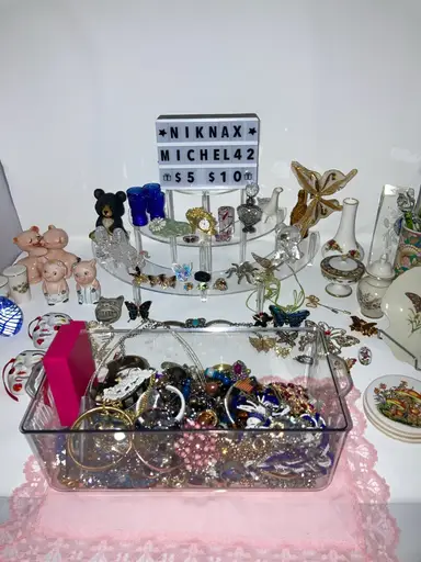 Minis, Bugs, Shakers & Jewelry! Oh My! Stop By And Say Hi! No Pressure To Buy! ❤️