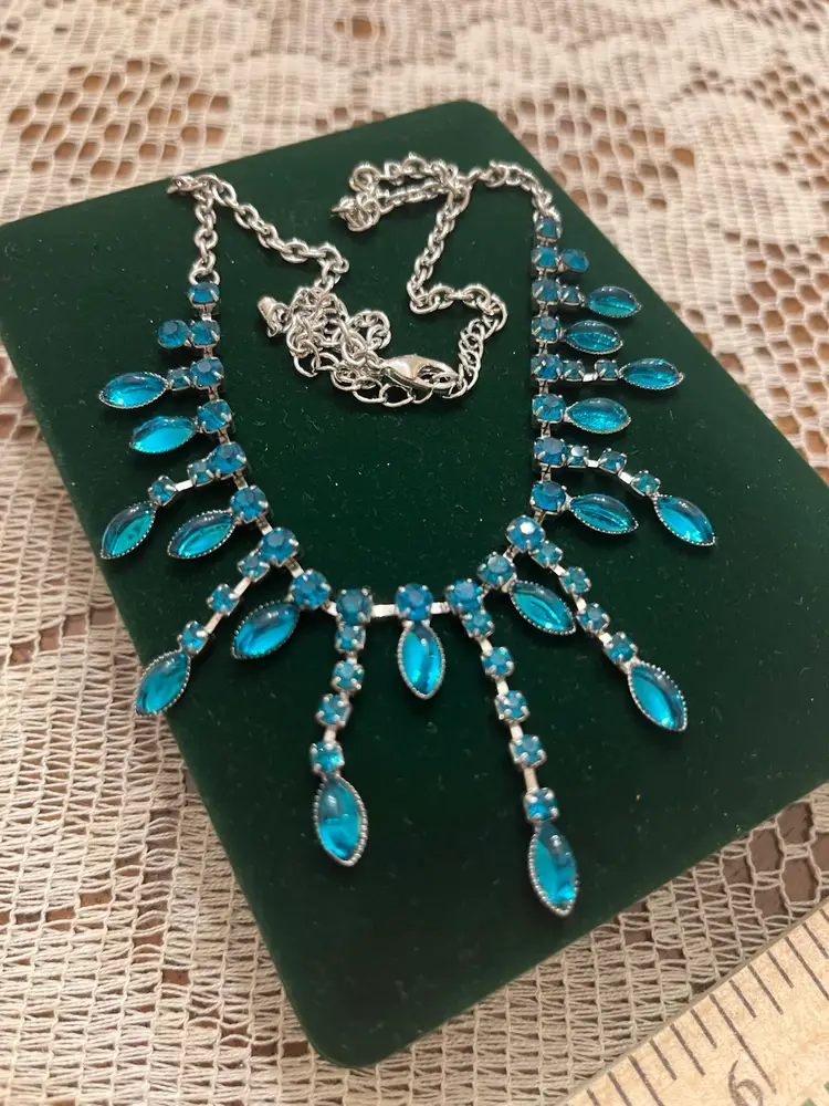 Isle Of Bute (Scotland) Waterfall Necklace And Dangle Earring Set With Green Velvet Box