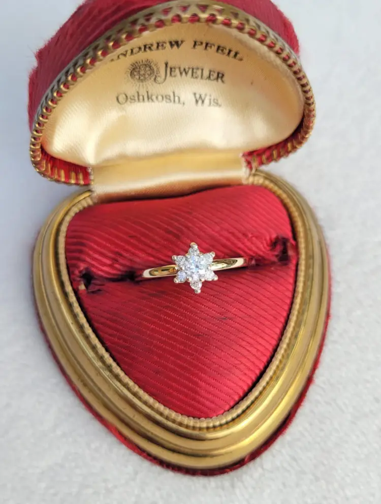 Vintage 10k Yellow Gold Cubic Zirconia Star Cluster Engagement Ring Sz 8.5