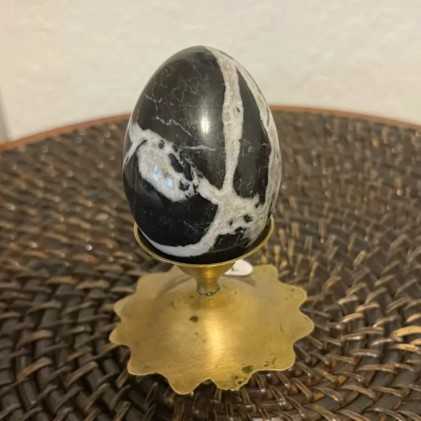 Black & White Marble Egg (No Stand)