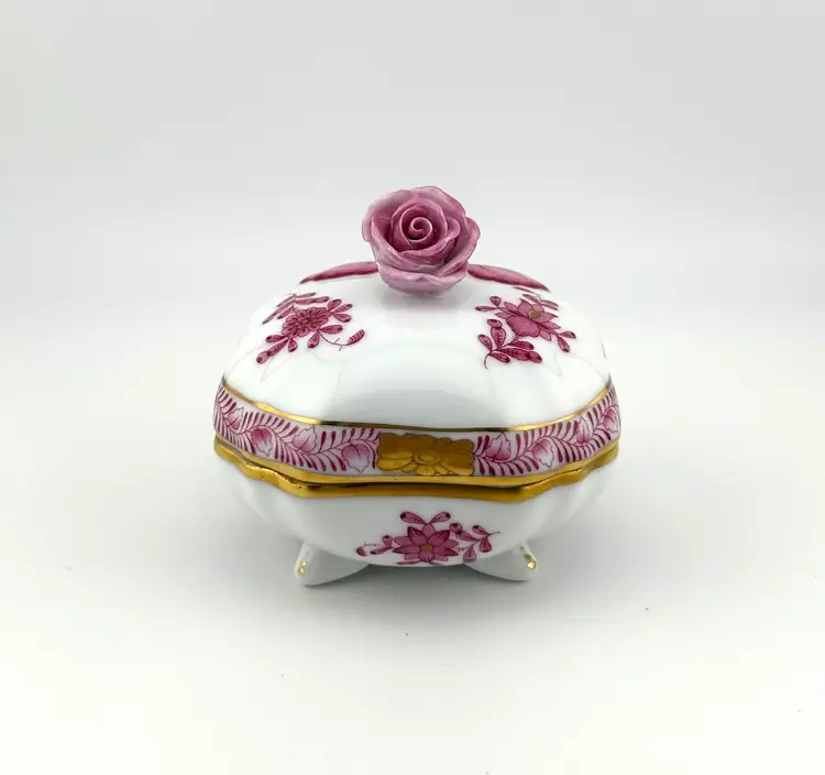 Herend Hand Painted Chinese Bouquet Raspberry Porcelain Covered Bon Bon Dish 3”x 3”x 3”