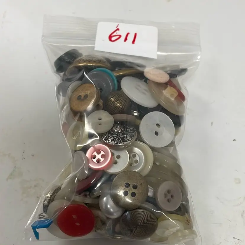 Bag Of Buttons 611