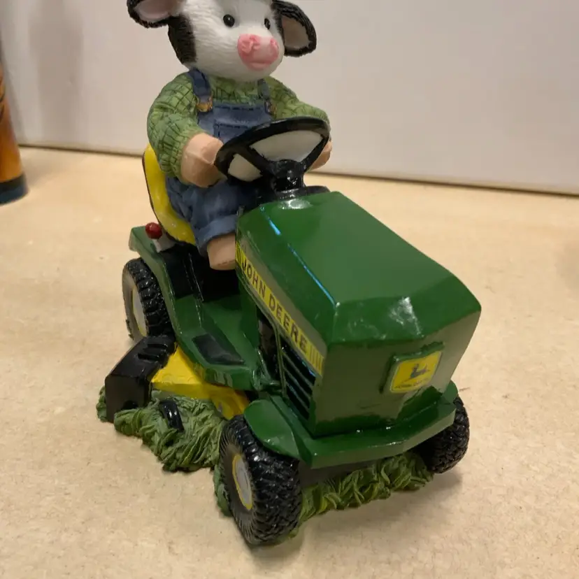 04. Enesco Mary’s MooMoos “Deere To My Heart”