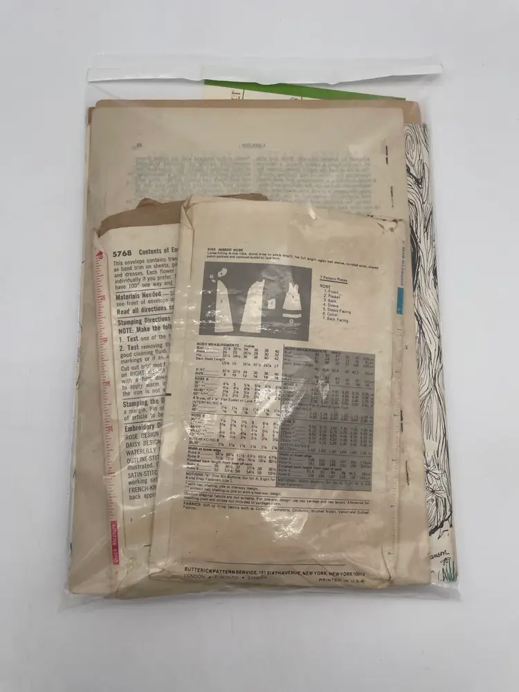 # Large 14 Oz. Pack Of Vintage Ephemera