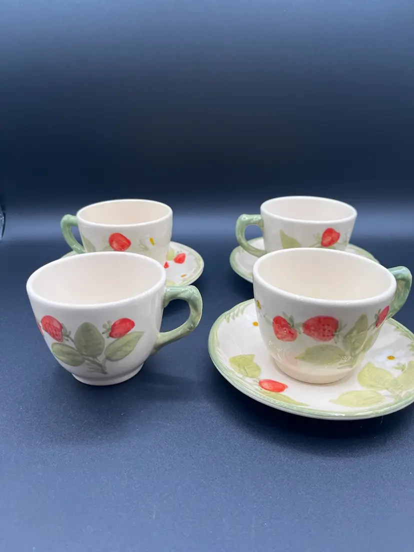 Set Of 3.5 Franciscan “Strawberry Fair” Ceramic Teacups & Saucers🍓