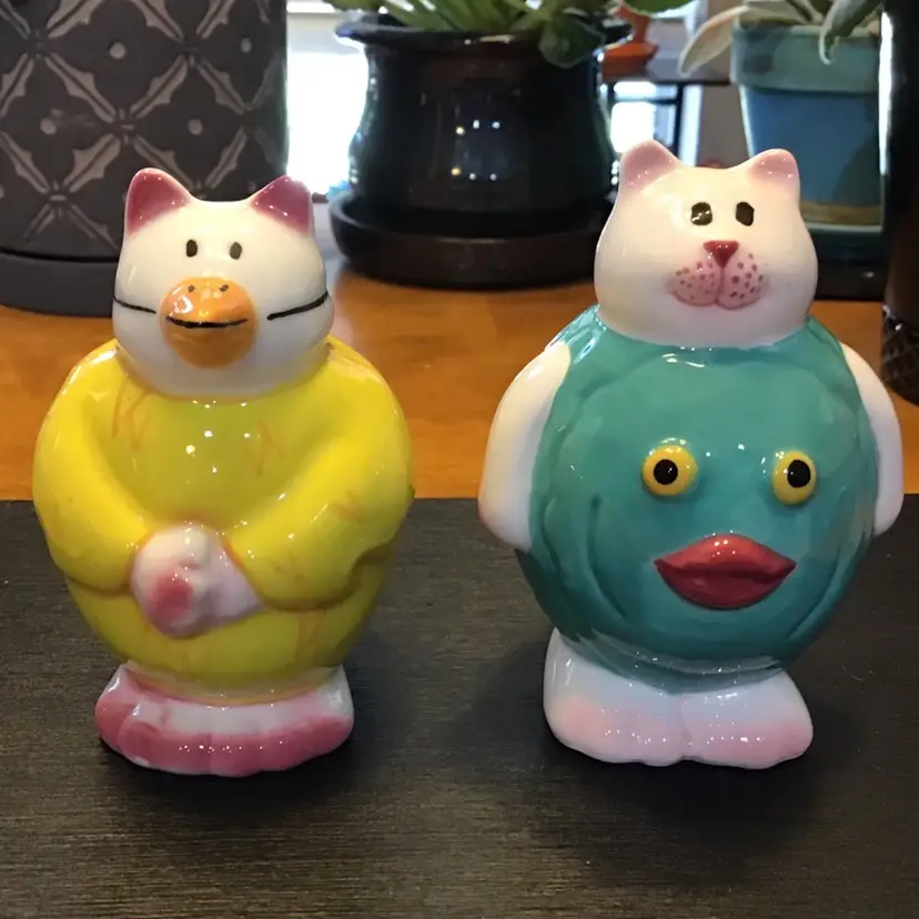 Clay Art Cat Salt & Pepper Shakers in Costume Like a Fish and Chicken
