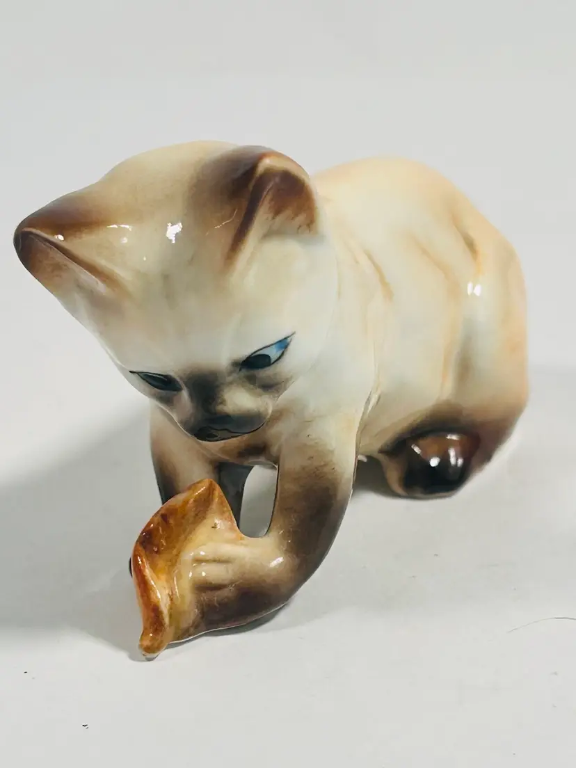 Danbury Mint Cats of Character What's This Siamese Kitty Porcelain Figurine 3.5”