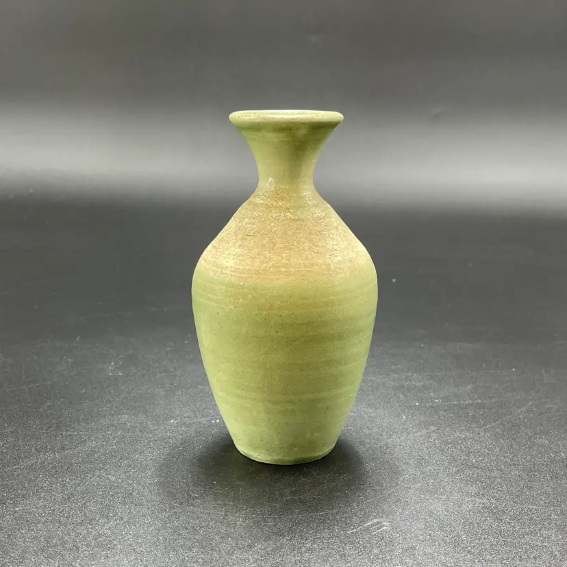 Handmade Studio Pottery Green Swirl Bud Vase #W509K Signed Kirby