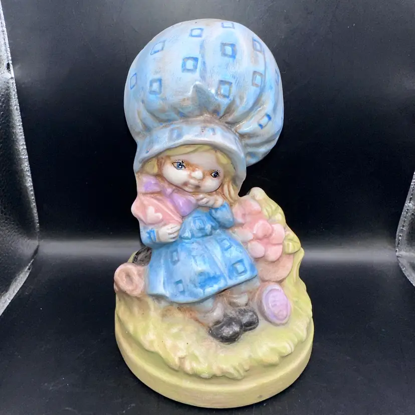 Vintage 1970’s Handpainted Girl Big Bonnet Holly Hobby Like Ceramic Figurine