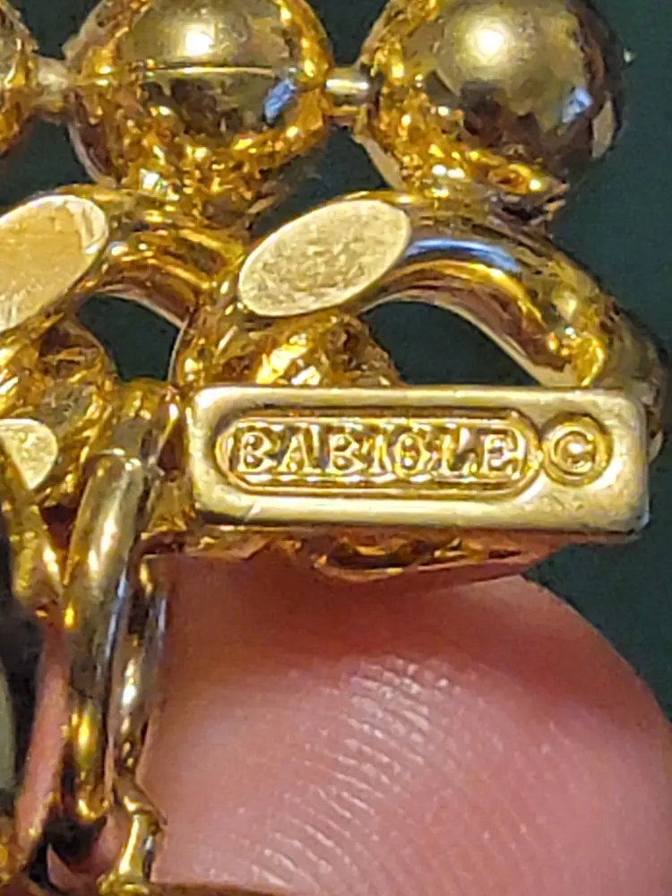 Beautiful goldtone vintage brooch