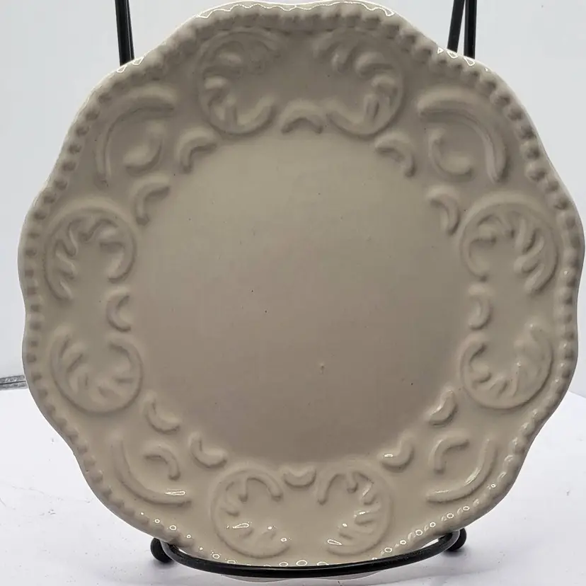 California Pantry Embossed Classic Earthenware Ivory Plate 6"