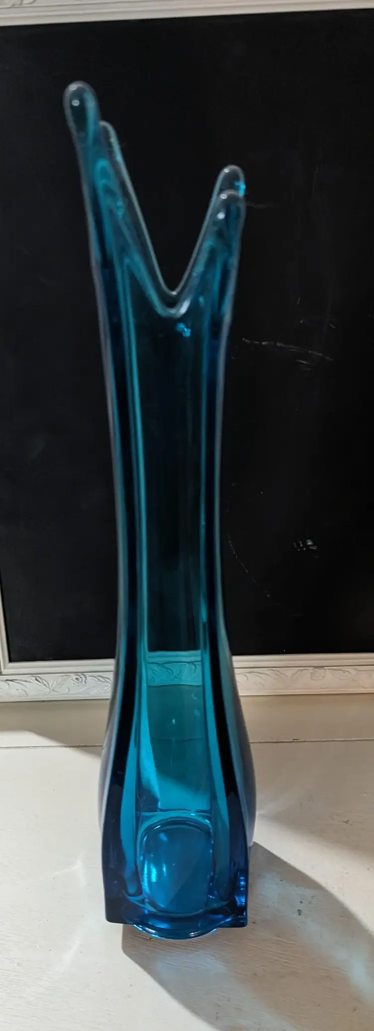 Vintage L.E Smith Blue Swung Glass Vase Glow In UV Light