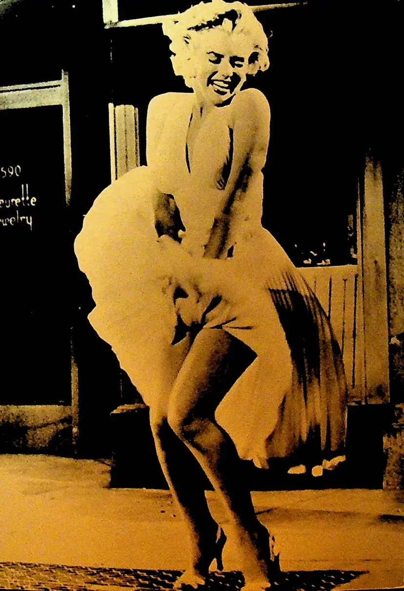 Marilyn Monroe Postcard Famous Pose