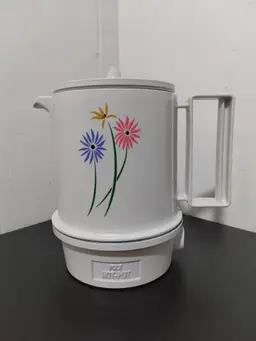 Vintage Regal Poly Hot Pot - 5 Cups with Flower Design Extra Cord