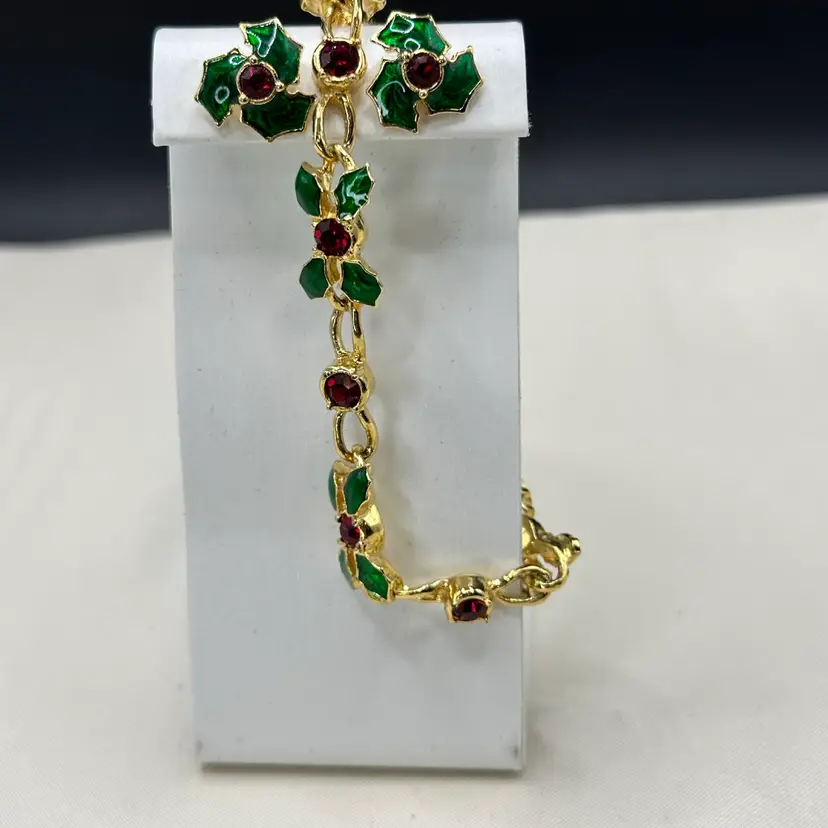 A136 - Avon Holly Rhinestone Bracelet And Post Back Earrings
