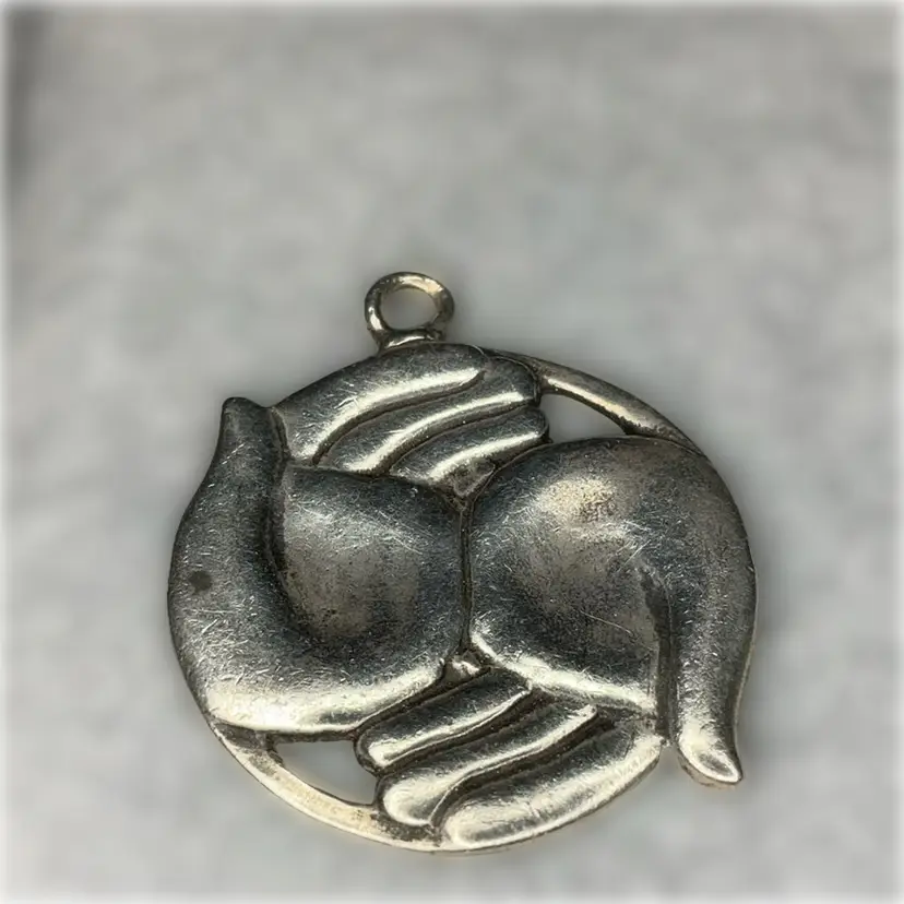 Sterling .925 Two Hands Pendant Twin Hands Round