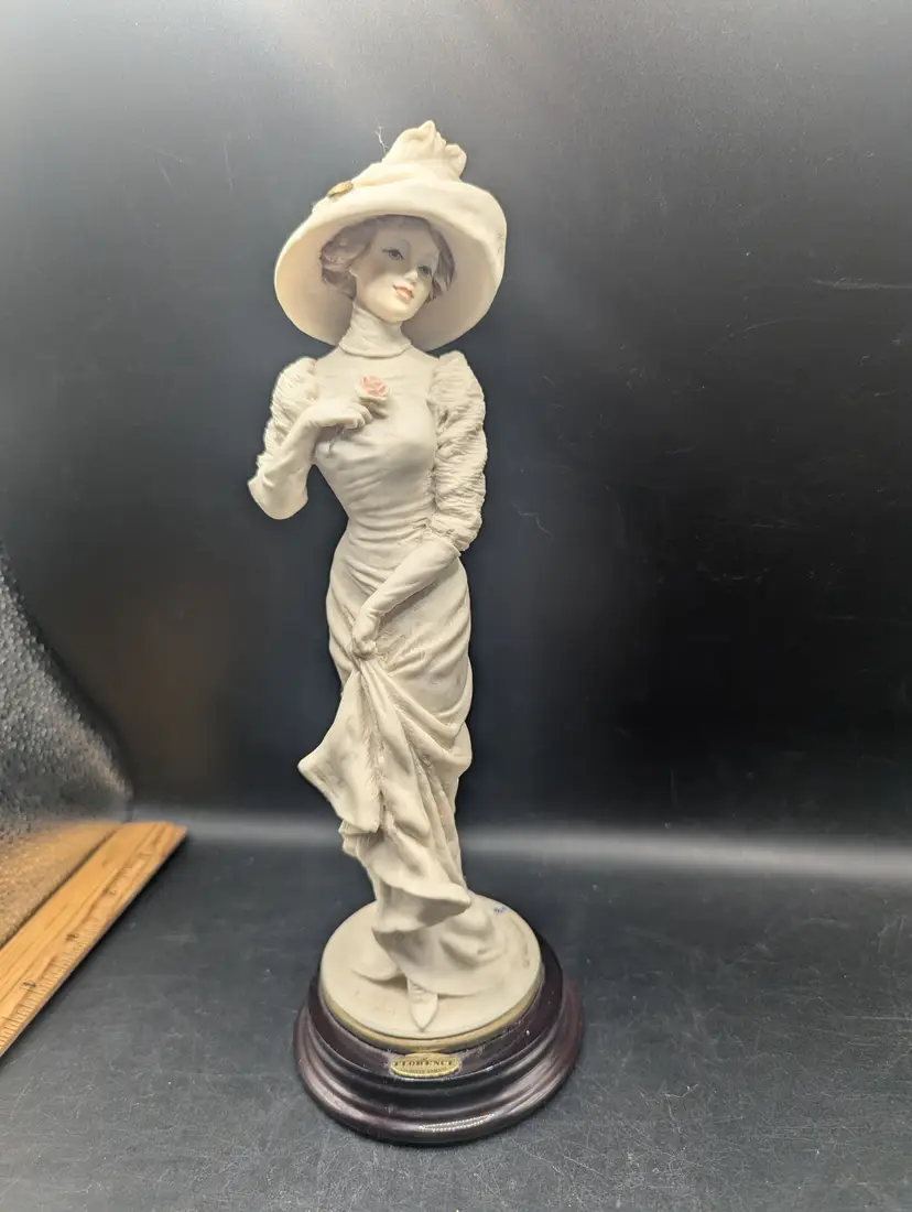 Vintage Giuseppe Armani Porcelain Figurine Lady Alice Capodimonte N Italy Florence 0718F.