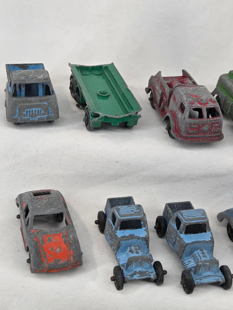 Lot of 32 Tootsie Toy Metal Die-Cast Cars  Jeep Dragster Fire Truck