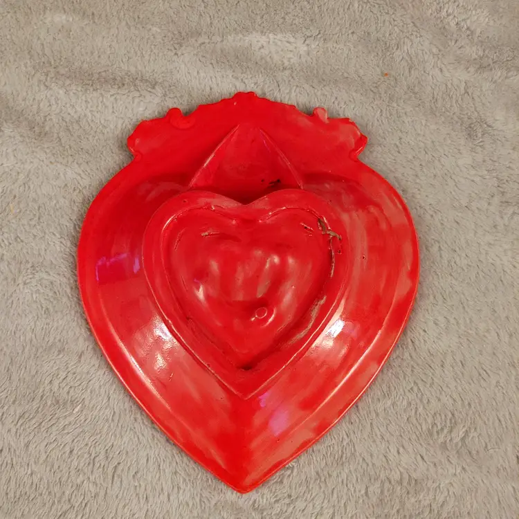 Valentine's Day trinket dish. 5.5 x 6.5. Looks vintage.