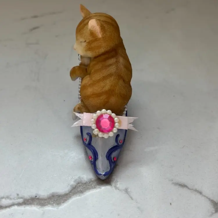 Vintage Kitty Couture Collection A Purr-Fect Fit Cat