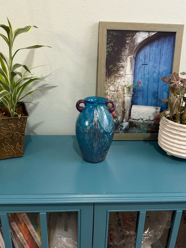 Dale Tiffany Favrile Handblown Art Glass Amphora Vase in peacock blue with copper aventurine infusion vase