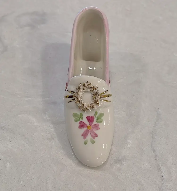 SHOE Collectors! Vintage, Irish Dresden, porcelain, “Pink Lady” shoe with Cinderella heel! “Spaghetti” detail on little wreath design!