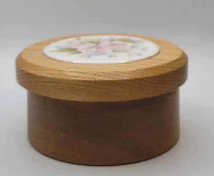 1970s Beaver Hill Designs Hand Crafted Oak Wood Round Keepsake Box • Tile Inlay