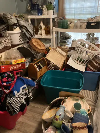 She Shed Move In!? Going Through Totes!