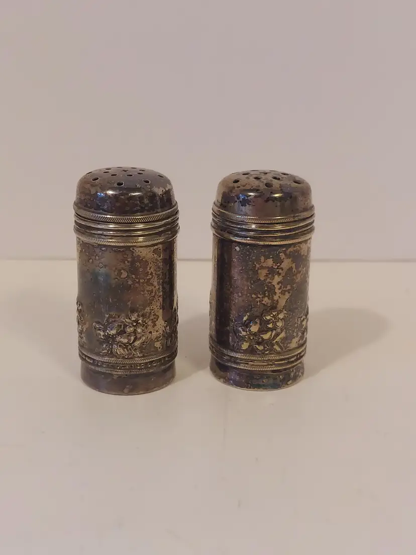 Vintage Wm. Rogers Silverplate Salt And Pepper Shaker Set