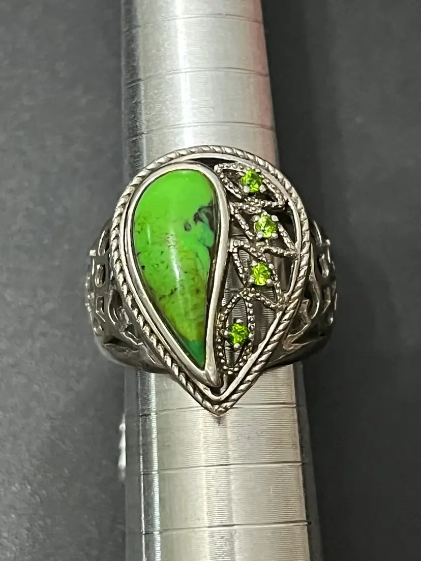 Sterling Silver Green Teardrop & Peridot Ring Size 5.5