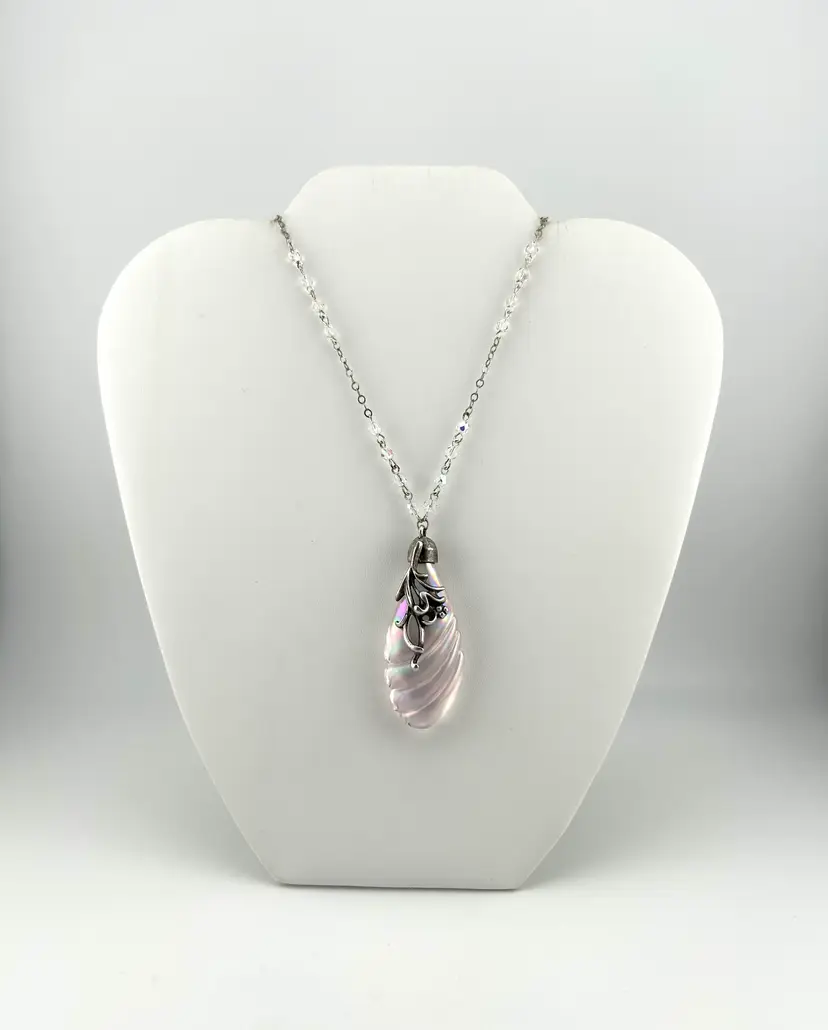 Fenton Glass Iridescent Velva Rose Pendant Necklace 21”