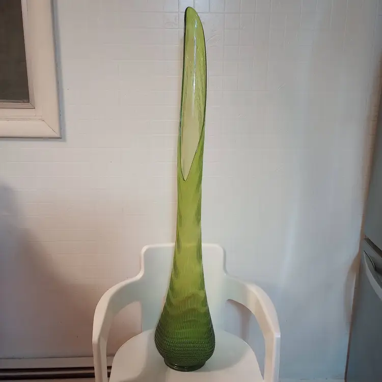 L.E. Smith 43" nubby swung vase, avocado