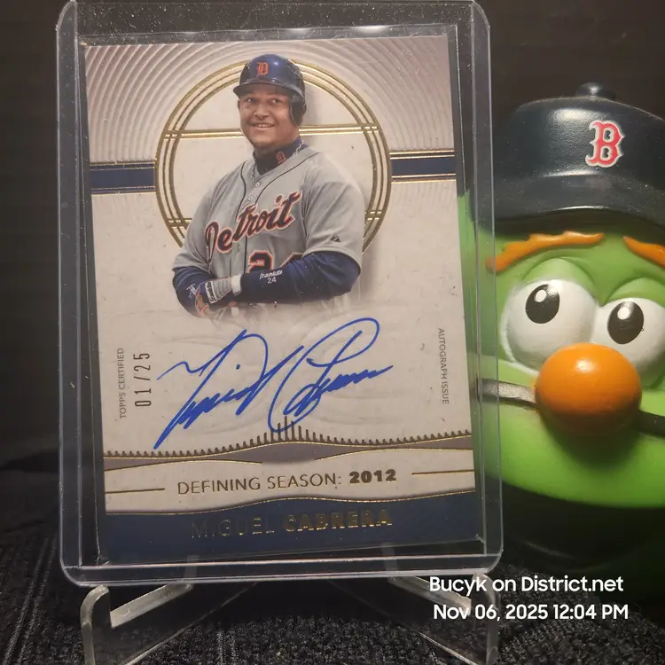 2021 Topps Definitive Auto - Miguel Cabrera Detroit Tigers 1/25