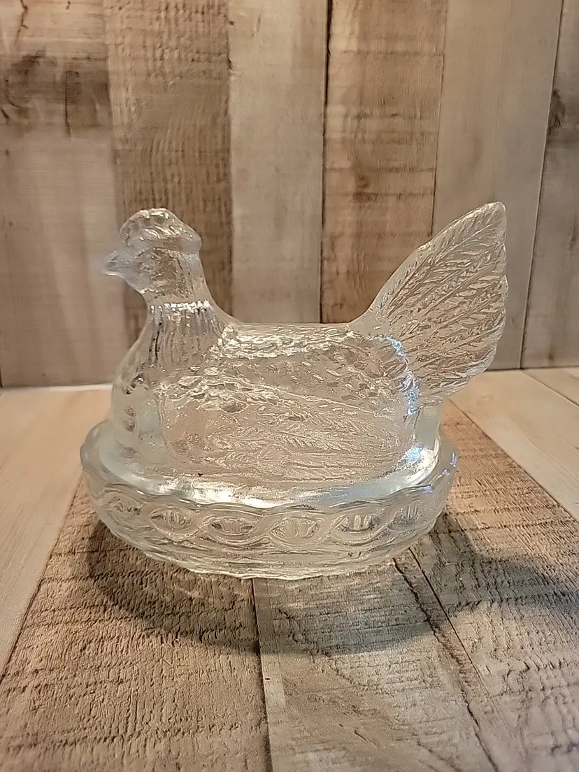 L E Smith Hen on a Nest Covered Candy Dish Chicken Clear Glass Weave Basket VTG
