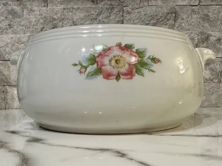 Hall's Superior Quality Kitchenware Rose White 658 Casserole Bean Pot