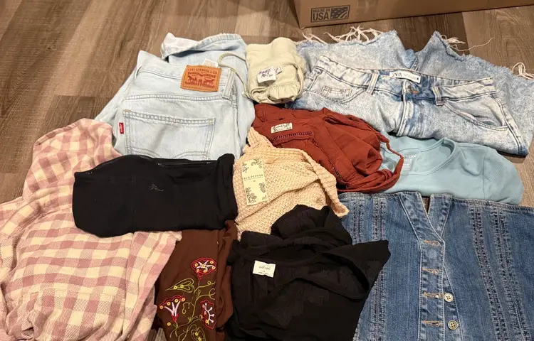 Whatnot Box 260pcs Trendy - Anthro Free People, Boutique, Artizia, Etc FREE SHIP