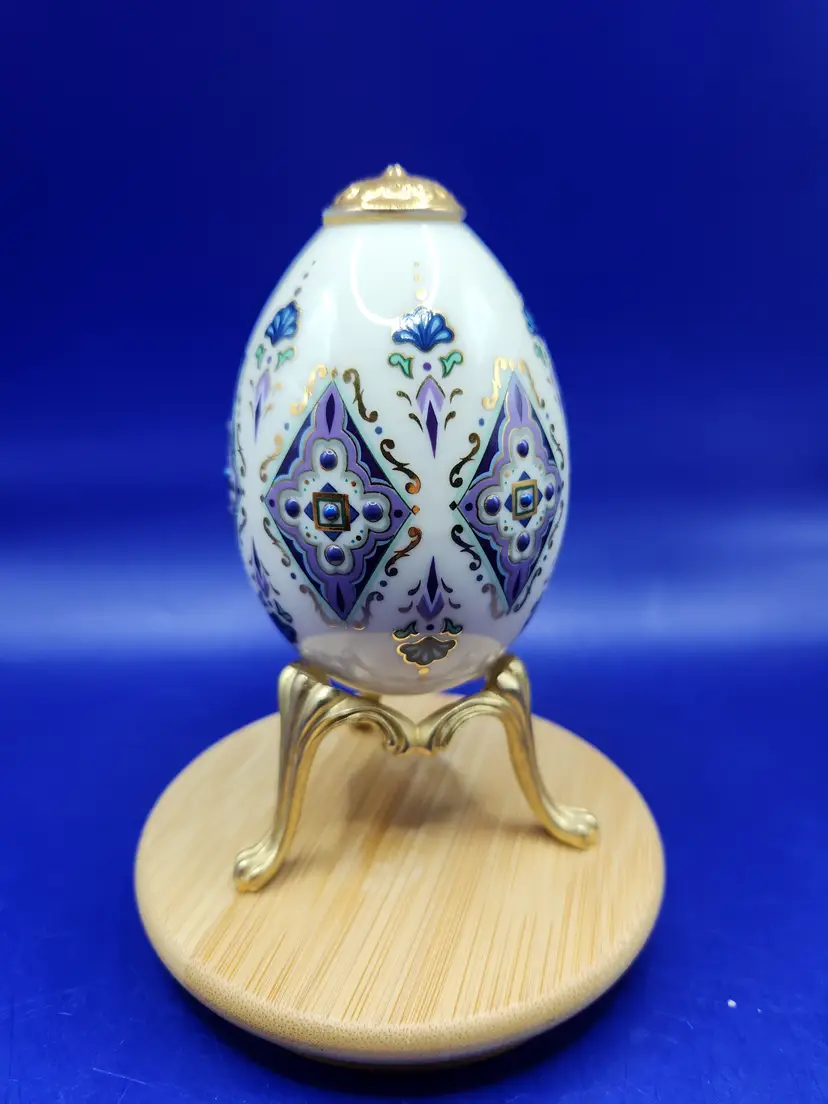 Lenox China Treasures Collection Amethyst Ceramic Egg with Stand