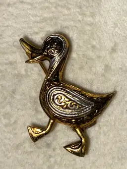 DAMASCENE ~ Adorable Vintage Tiny Duck Pin / Brooch ~ Made In Spain (1 Of 2)