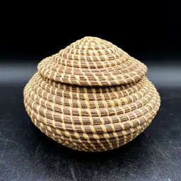Alabama-Coushatta Texas Native American Hand Woven Pine Needle Raffia Covered Basket Texas w/Original Tag Artist Signed Katherine Thompson
