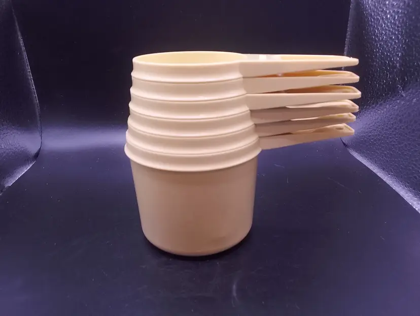 Tupperware Cream Nested Measuring Cups Set 6 Piece