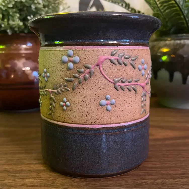 Vtg 1990’s Cottagecore Floral Ivy Blue Glazed Studio Art Pottery Cute Round Vase