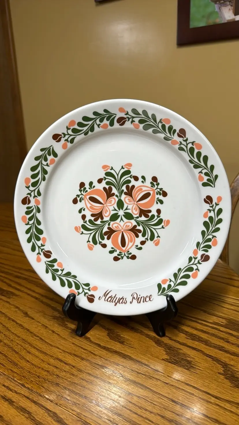 ALFOLDI Hungary Porcelain Dinner Plate peach and green Floral Matyas Pince